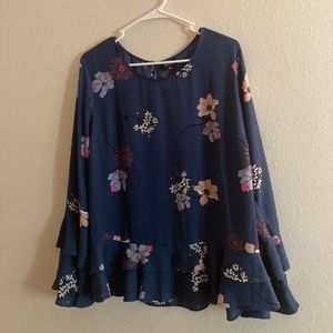Blouse - Flower & Ruffled